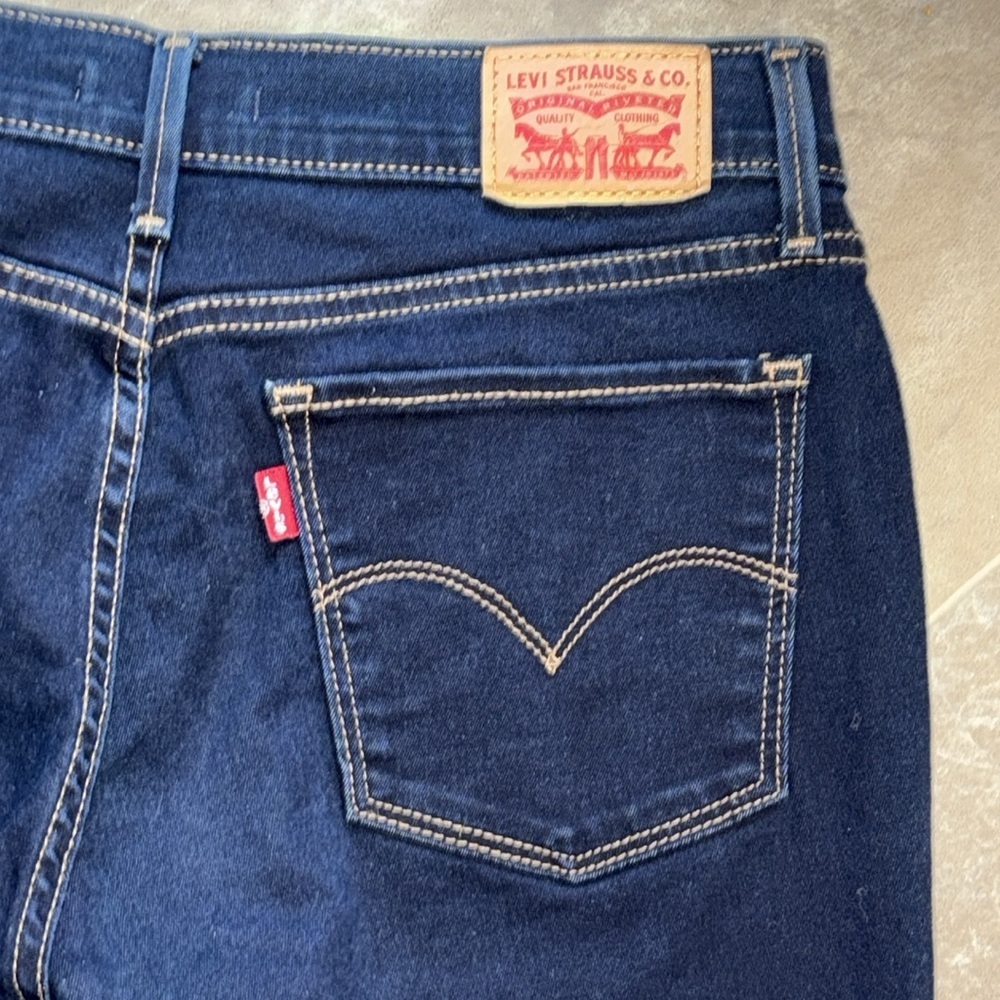 Levi’s dark wash 710 super skinny W29/L30 like new